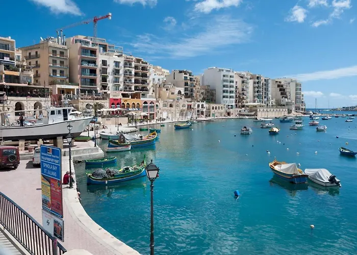 Deluxe Apartment In Central St Julians